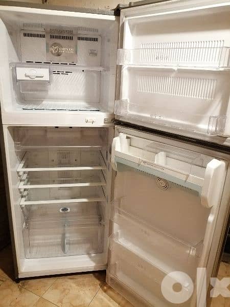 LG refrigerator /  تلاجة LG 1