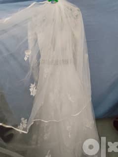 فستان زفاف بحالة الجديد وعلي الموضه 0