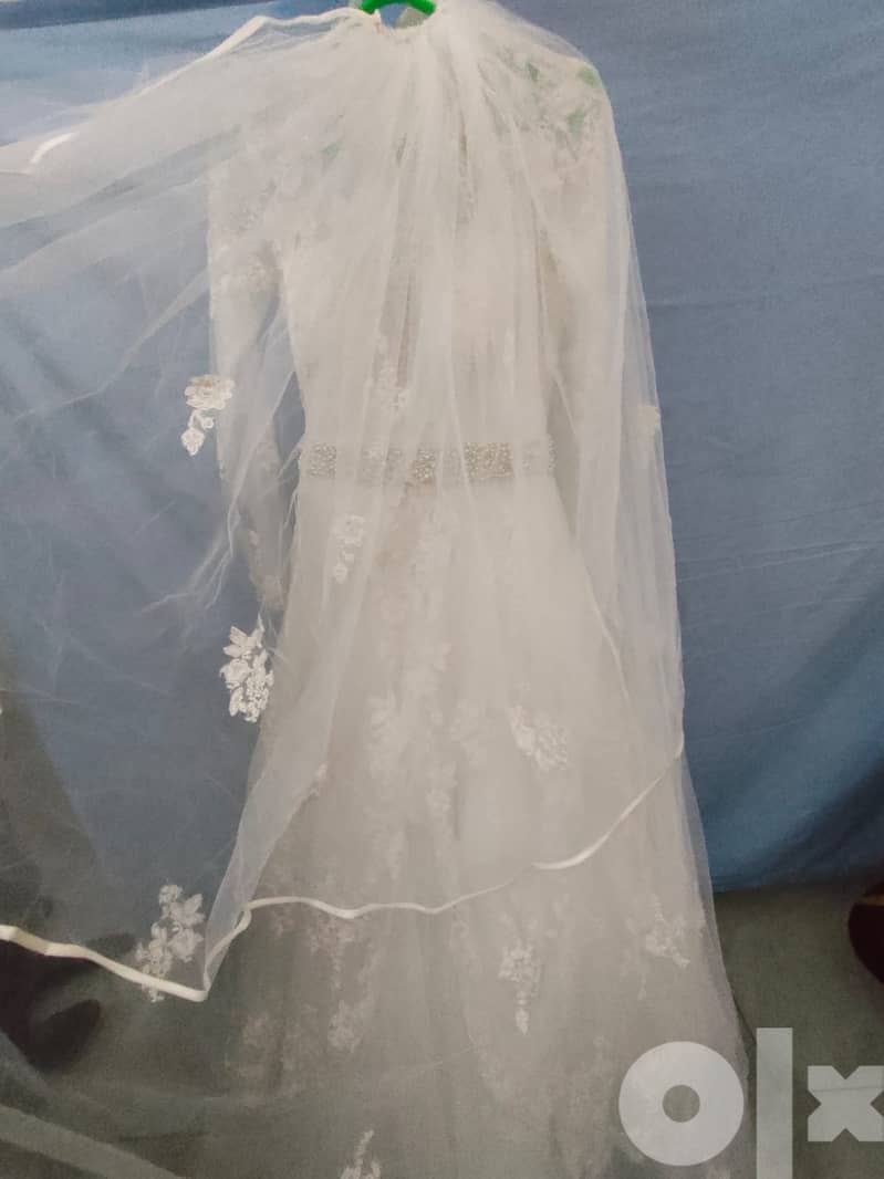 فستان زفاف بحالة الجديد وعلي الموضه 0