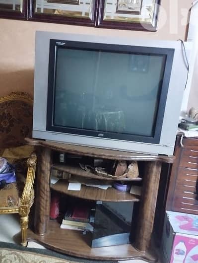 تليفزيون 40بوصة بالترابيزه