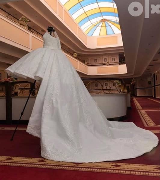 wedding dress used for 2 hrs only 50-65 killos 1