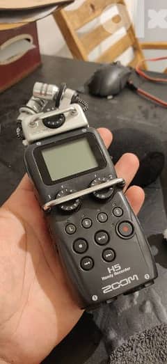 Zoom h5 recorder, with the original case and box 0