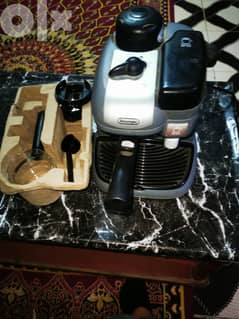 ماكينة قهوة بالبخار ديلونجي 0