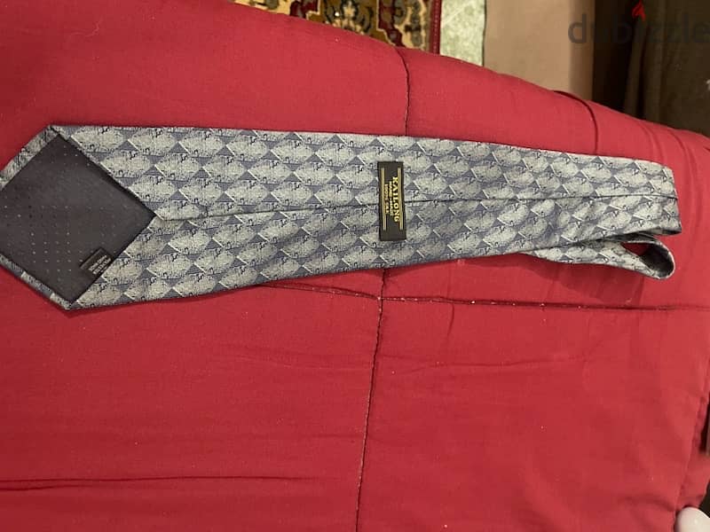 neck tie Pierre  Cardin  excellent condition 2