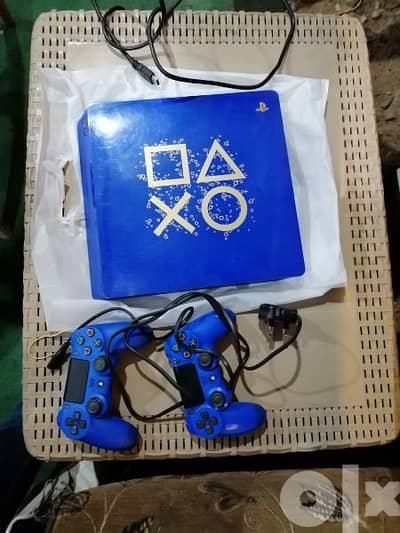 شاشه ٥٠ جديده سمارت &play station 4 slim  معاه ٢ دراع اصلي للايجار