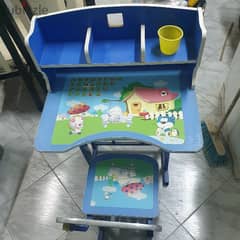 مكتب اطفال صغير