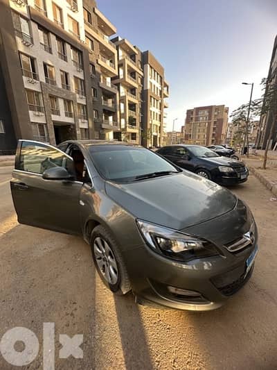 Opel astra 2020 like new for sale اوبل استرا فابريقة بالكامل ٢٠٢٠