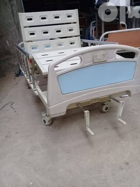 سرير طبي متحرك للايجار الشهري٠١١١١٩٨٦٨٢٨ بالمنزل يدوي وكهرباء للراحة 0