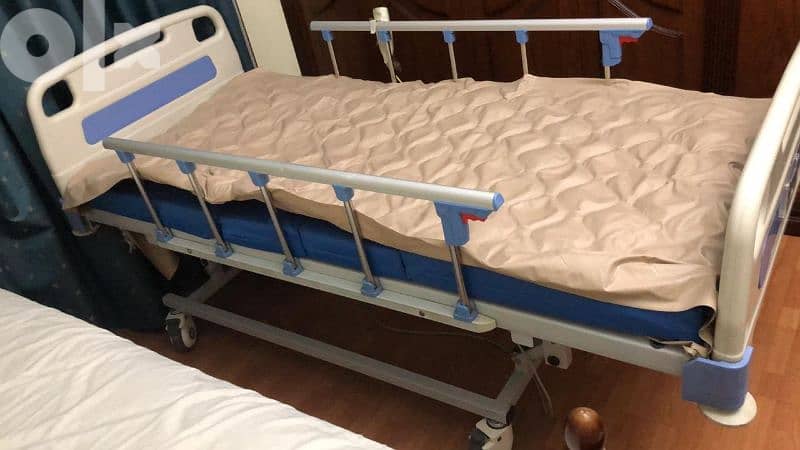 سرير طبي متحرك للايجار الشهري٠١١١١٩٨٦٨٢٨ بالمنزل يدوي وكهرباء للراحة 1