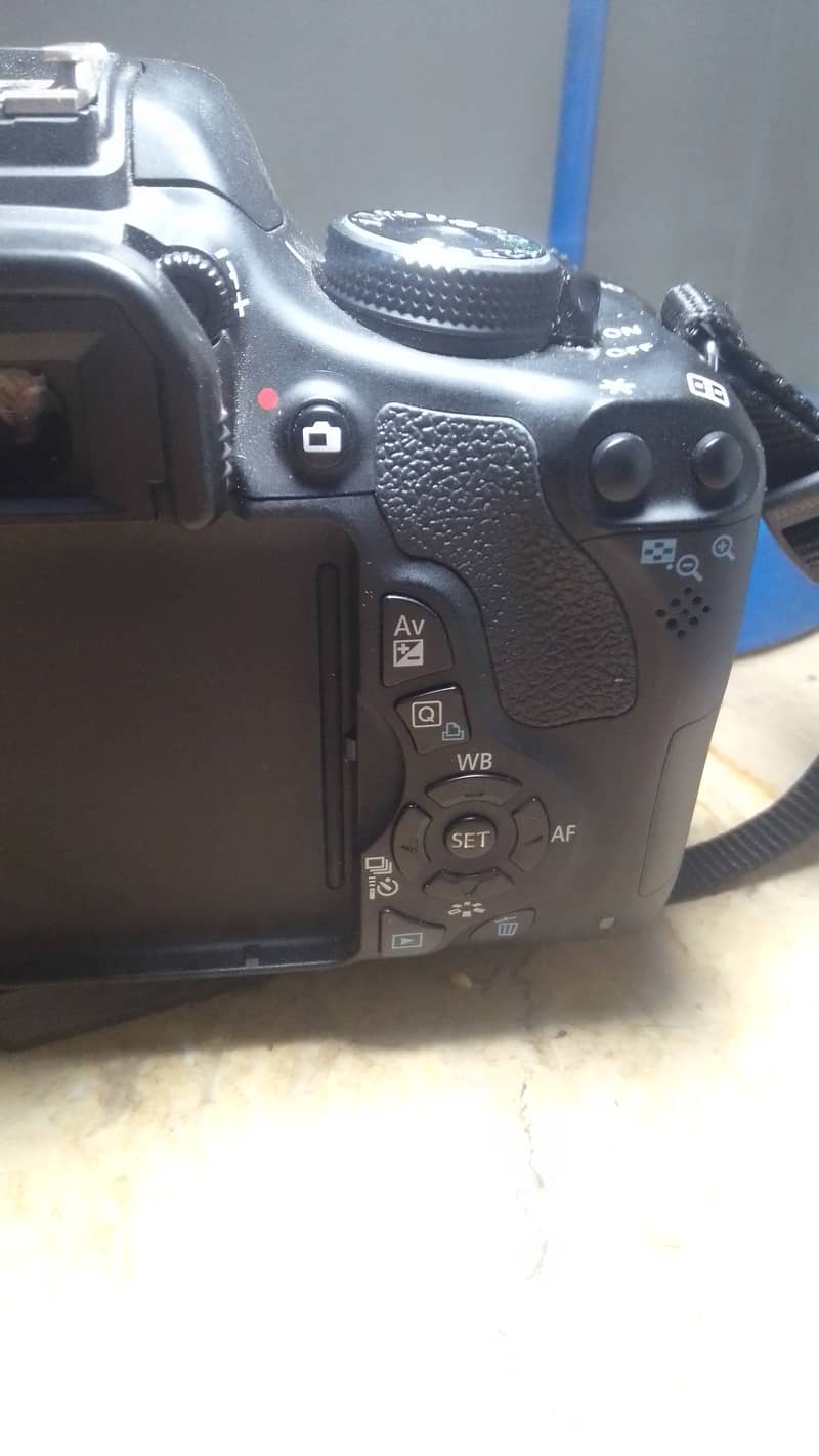 كاميرا Canon EOS 600D بحالة الجديد وبطارية إضافية والشنطة الأصلية 7