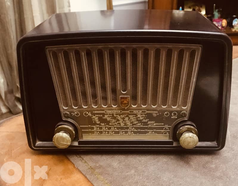 Vintage 1950 Philips radio 1
