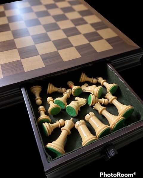 Antique chess box شطرنج انتيكه لعُشاق الفخامه 4