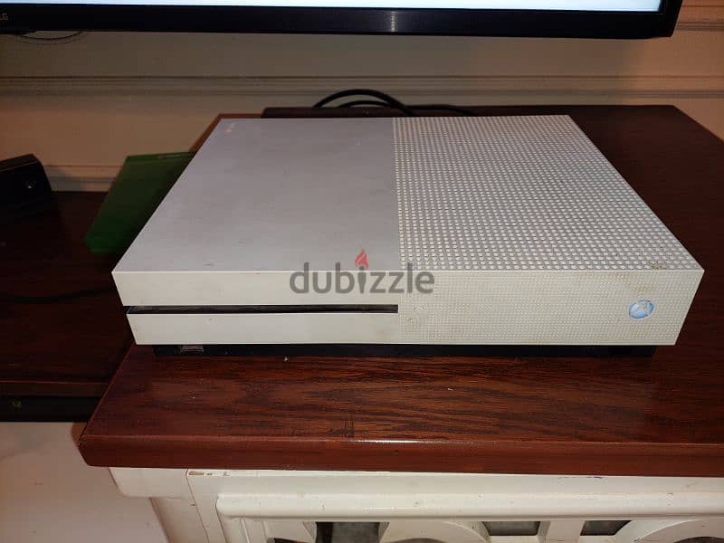 Xbox One S 1TB with Kinect Camera 8
