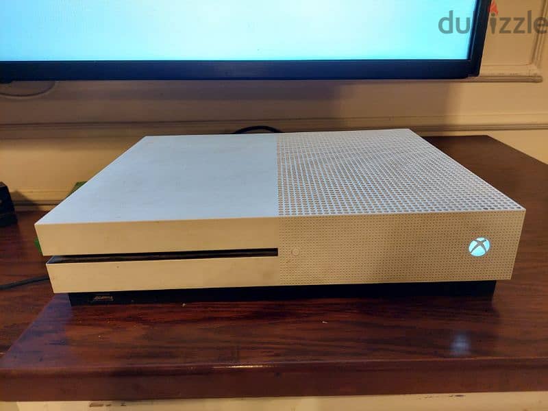 Xbox One S 1TB with Kinect Camera 9
