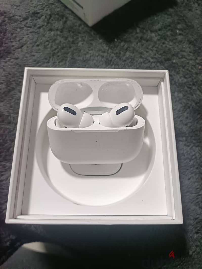 Airpods pro magsafe charging case 1