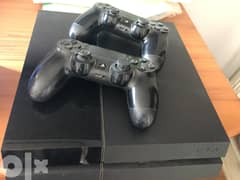 Playstation 4 Excellent Condition +2 controller + 10 CD 0