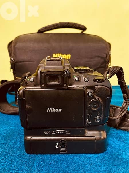 Nikon D5100 with 2 Lenses (55-300mm VR - 18-55mm VR)+ many accessories 1