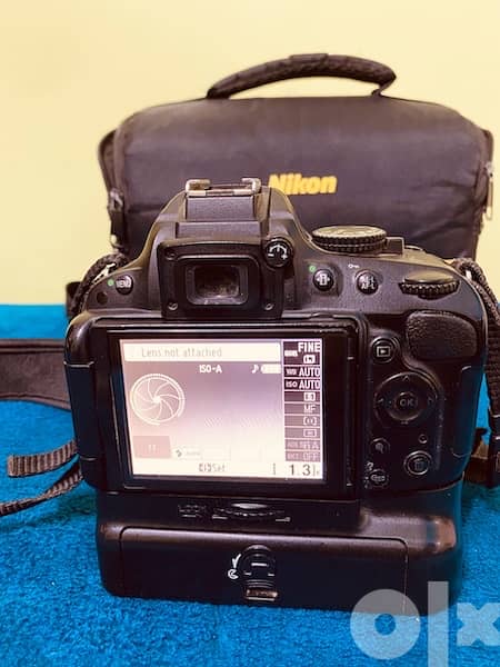 Nikon D5100 with 2 Lenses (55-300mm VR - 18-55mm VR)+ many accessories 8