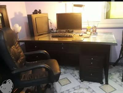 بسعر محروق مكتب فاخر  2 متر بني غامق 4 درج و وحدة ادراج متحركة