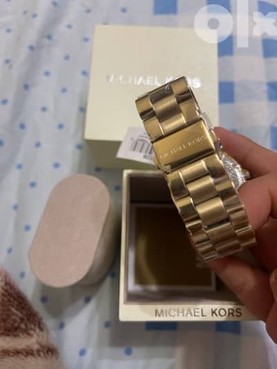 ساعه michael kors (مايكل كورس) اصلي من امريكا بالضمان والختم  جديده