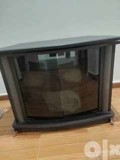 ترابيزة تليفزيون خشب لون اسود بقرصة علوية متحركة وضلفتين زجاج. 0