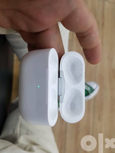 Charging case only Airpods pro 1 no scratches original بدون خدش 0