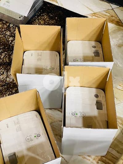 بروجيكتور يابانى اصلى بيشتغل ف عز الاضائة من ايبسون 3600 لومين