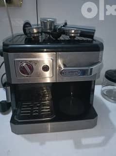 ماكينة قهوة ديلونجى من السعودية استعمال خفيف مع ملحقاتها 0
