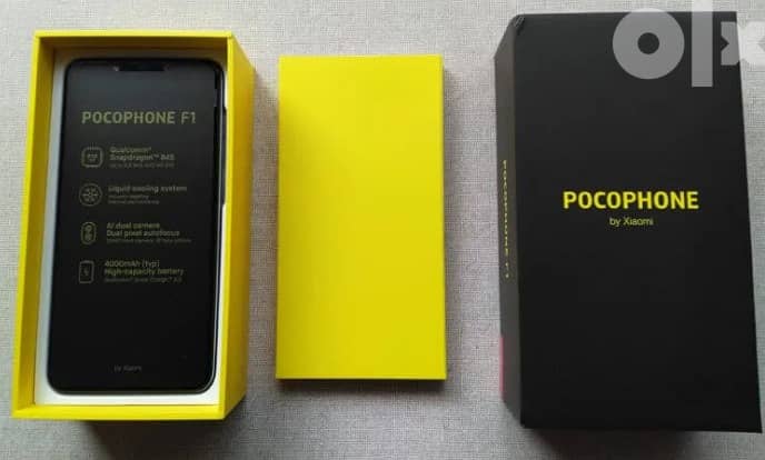 Pocophone F1 128/6 بحالة ممتازه بكامل متعلقاته 3