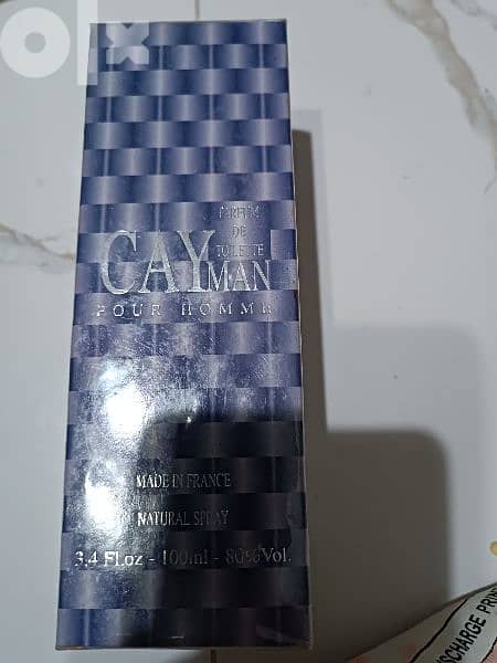 للبيع عطر حريمي معتق وارد السعوديه 2