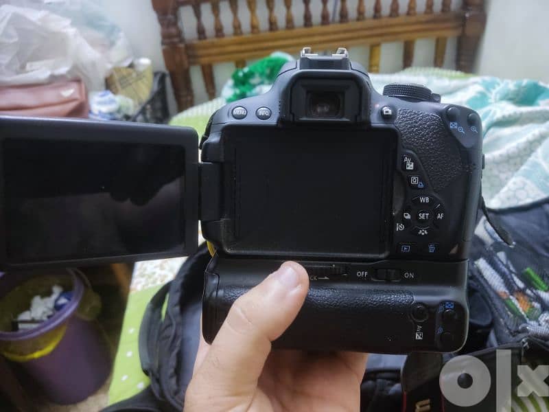 كاميرا canon - 700D شاتر ١٥٠٠٠:٢٠٠٠٠ كسر الزيرو 0