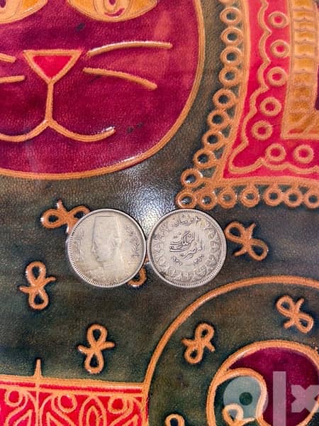 مجموعة كبيره من العملات القديمة النادره و طوابع بريد 10