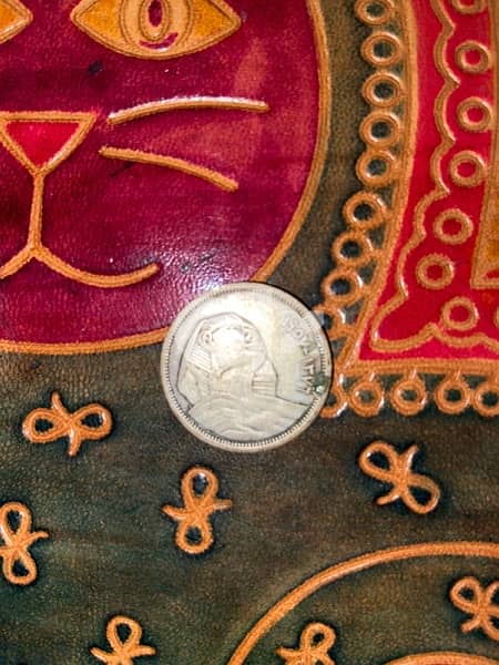 مجموعة كبيره من العملات القديمة النادره و طوابع بريد 13