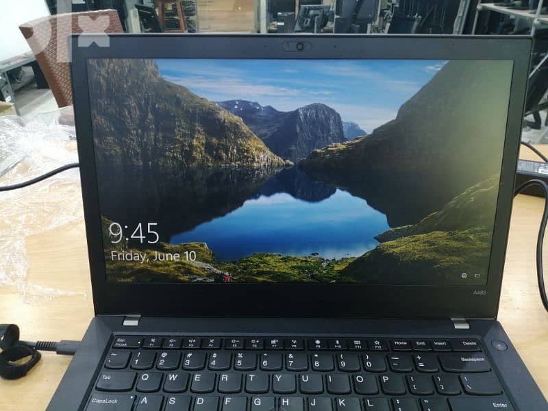 Lenovo thinkpad, ryzen 5 pro, ram 8 ddr4, ssd 256 m. 2, vga redeon 1g 0