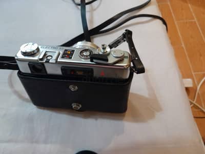 كاميرا تحفه انتيكا موديل yashica  electro 35 للبيع سنه التصنيع1949