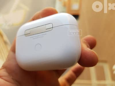 Airpods pro 1 بدون سماعات استعمال ايام بدون خدش كيس فقط