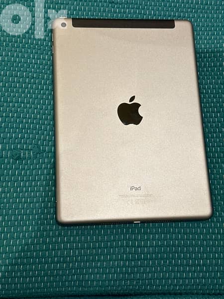 Ipad 6th Gen 128 GB بحالة جيدة cellular and wifi 1