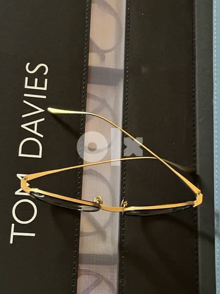 Tom Davies eyewear glass 4