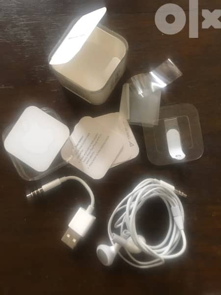iPod Shuffle ايبود شافل ٢جيجا Apple 7