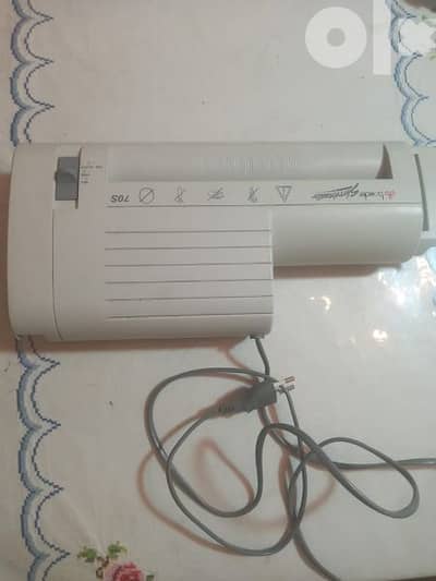 ماكينه إعدام ورق