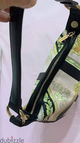 حقيبة Hobo الجديدة من Versace مزيج من الجلد والنسيج. 3