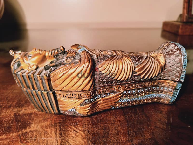 تابوت فرعوني ديكور قديم من السبعينيات  4*12 سم  قطعتين التابوت والغطاء 1