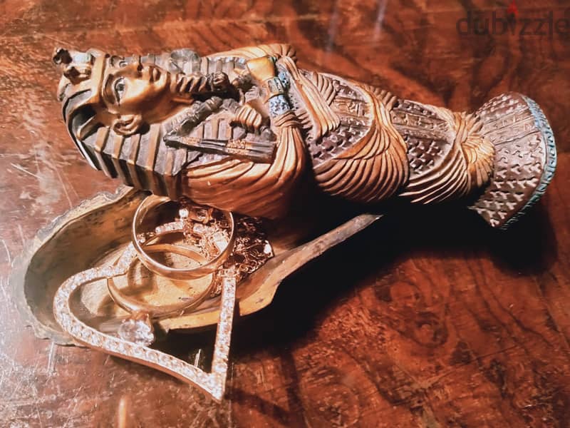 تابوت فرعوني ديكور قديم من السبعينيات  4*12 سم  قطعتين التابوت والغطاء 5