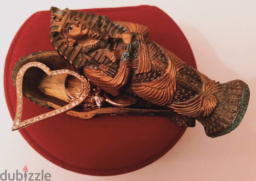 تابوت فرعوني ديكور قديم من السبعينيات  4*12 سم  قطعتين التابوت والغطاء 6