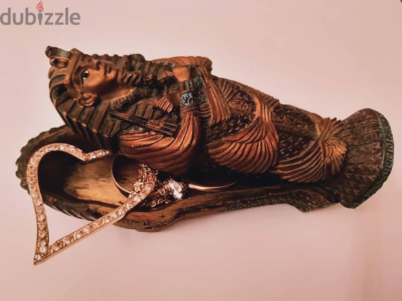 تابوت فرعوني ديكور قديم من السبعينيات  4*12 سم  قطعتين التابوت والغطاء 10