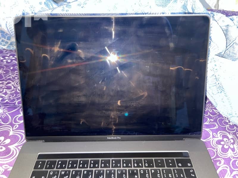 like new macbook pro 15 inch 2019 with touch screen pad with orig. box 1