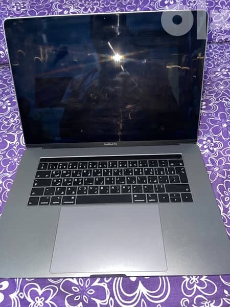 like new macbook pro 15 inch 2019 with touch screen pad with orig. box 5