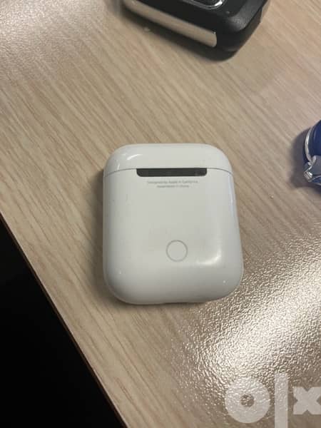 apple airpods 2 with left side only with the box 1