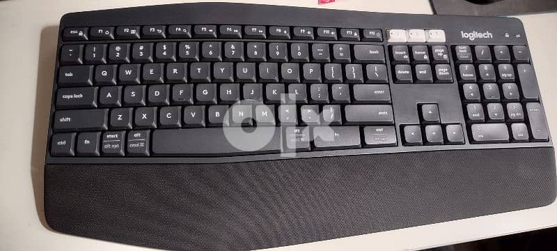 Logitech K850 Wireless / Bluetooth Keyboard ( up to 3 devices) 0