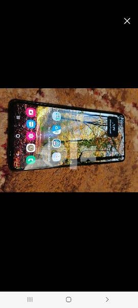 سامسونج A51  128 g بالكرتونه وجميع مشتملاته ومعاه 2 جراب